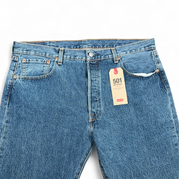 Levis 501 Jeans Mens 38x31 Blue Medium Wash Original Fit Straight Leg Button Fly - Picture 3 of 12